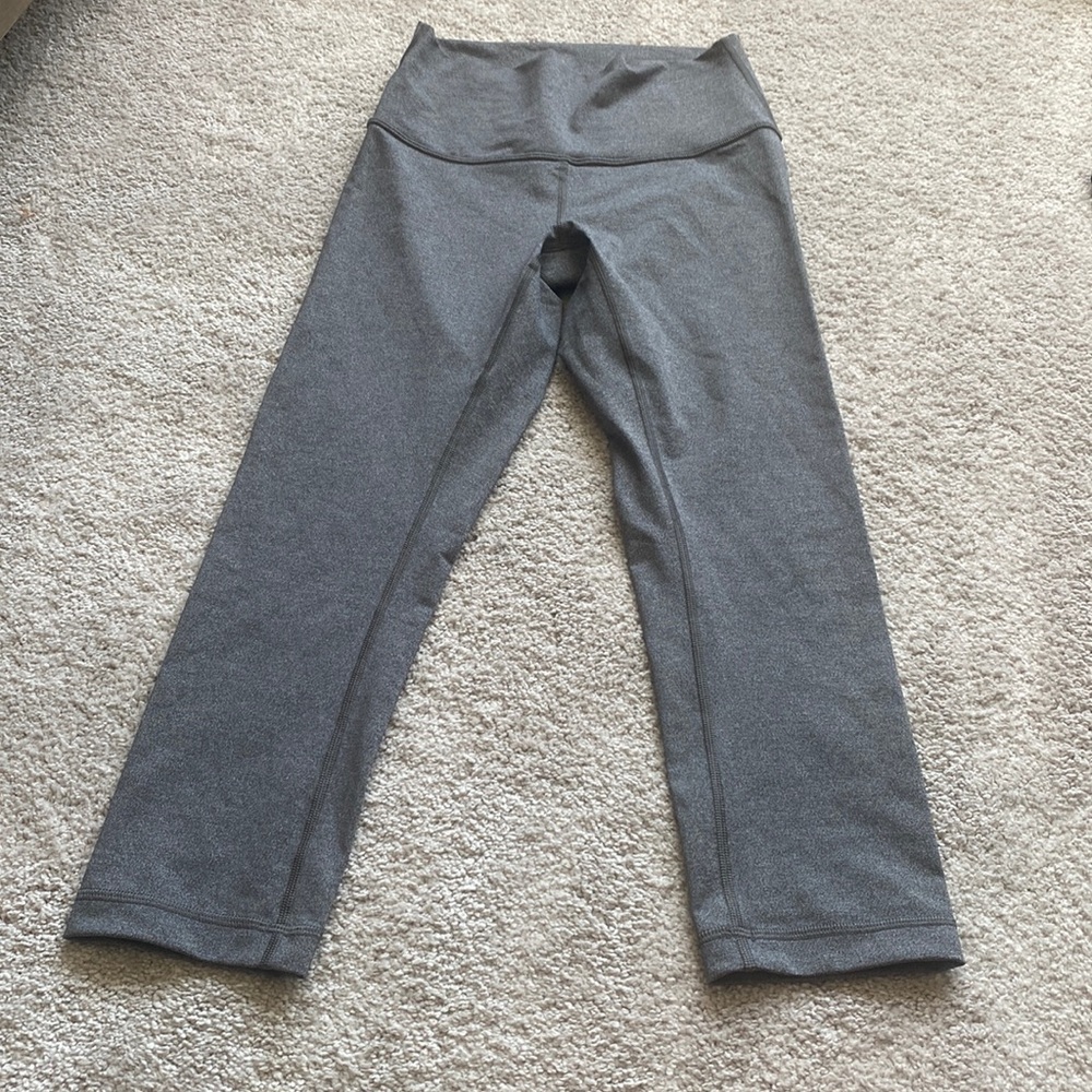 EUC lululemon crop 23 inch